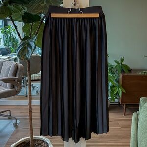 Lululemon pleated midi skirt